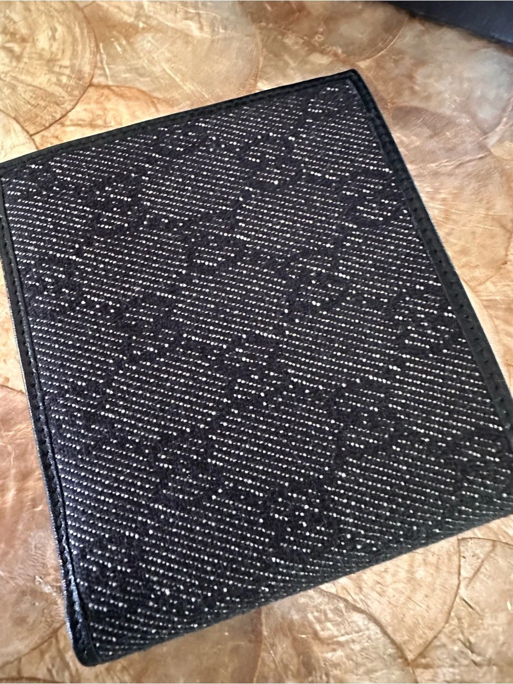 Gucci wallet & Black Box with Gold Logo